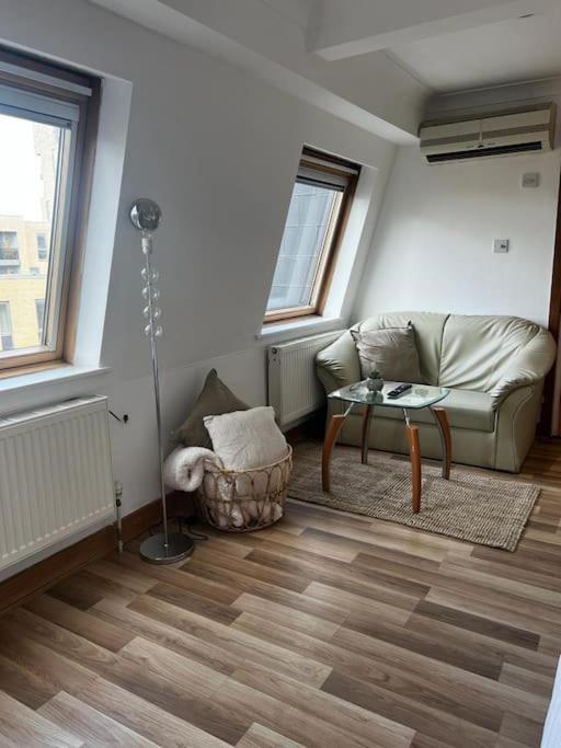 Quirky Studio Flat Selfcontained Londres Extérieur photo