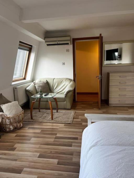Quirky Studio Flat Selfcontained Londres Extérieur photo